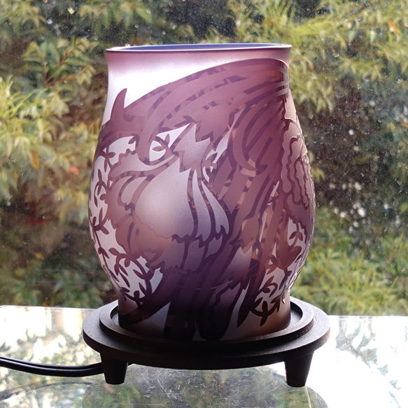 「カーネーション」 サンドブラスト 紫 白 テーブルランプ ミニランプ 火屋(ほや) ランプ台付き 3枚目の画像