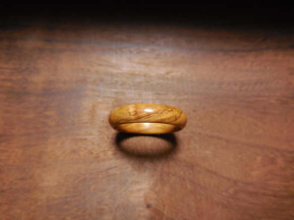 橄欖木石南花 1 件戒指圓形 第2張的照片
