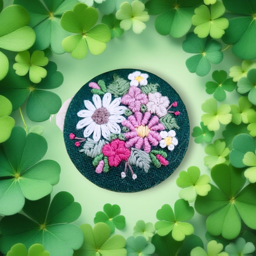手刺繍ブローチ・ヘアゴム 《花束》×深緑 くるみボタン ブローチ 手