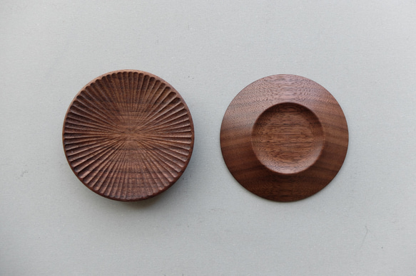 【再入荷】ハツリ小皿（ウォールナット｜オイル・蜜蝋仕上げ） 1枚目の画像