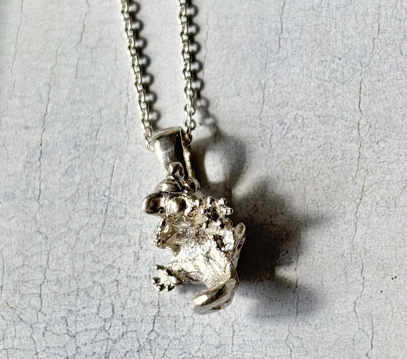 コロンと丸くフクロモモンガのネックレス 9枚目の画像