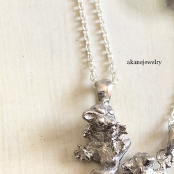 コロンと丸くフクロモモンガのネックレス 3枚目の画像