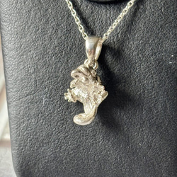 コロンと丸くフクロモモンガのネックレス 4枚目の画像