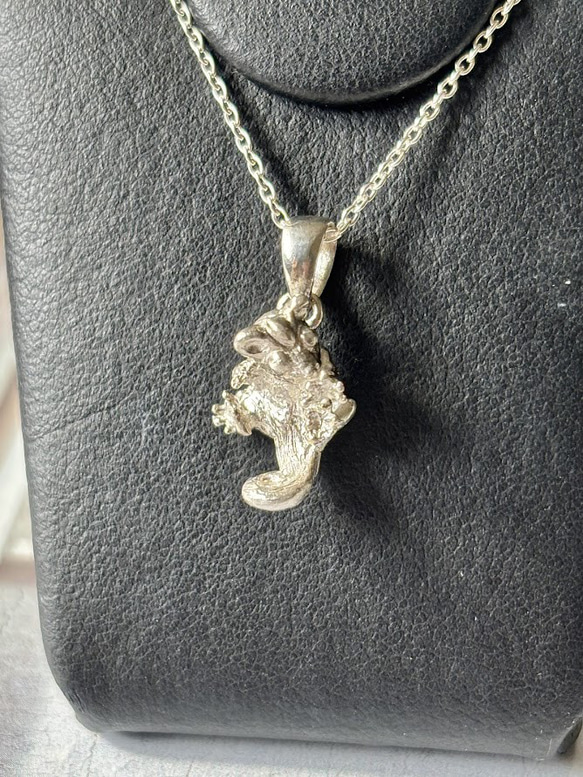 コロンと丸くフクロモモンガのネックレス 4枚目の画像