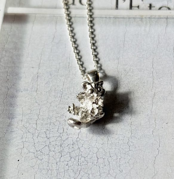 コロンと丸くフクロモモンガのネックレス 10枚目の画像