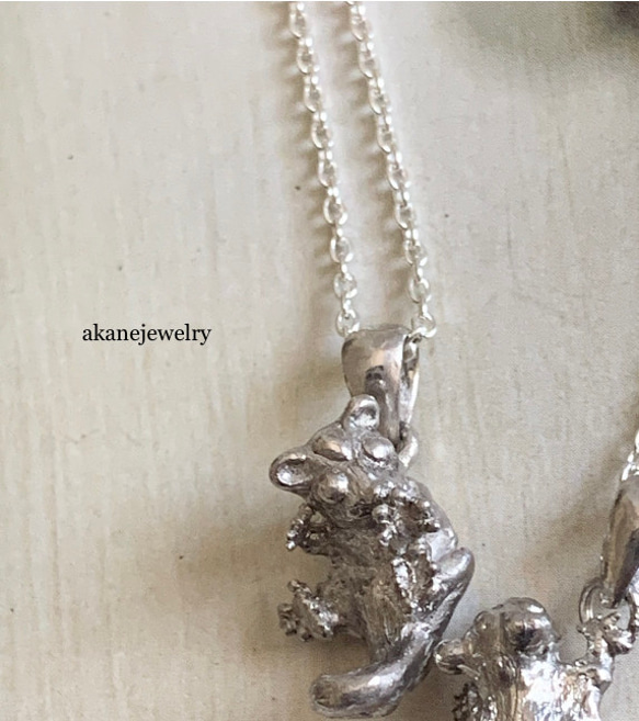 コロンと丸くフクロモモンガのネックレス 2枚目の画像