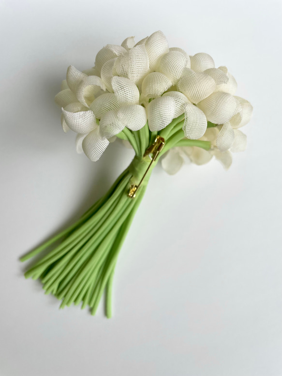 紫羅蘭花束胸花【白色】（訂做） 第6張的照片