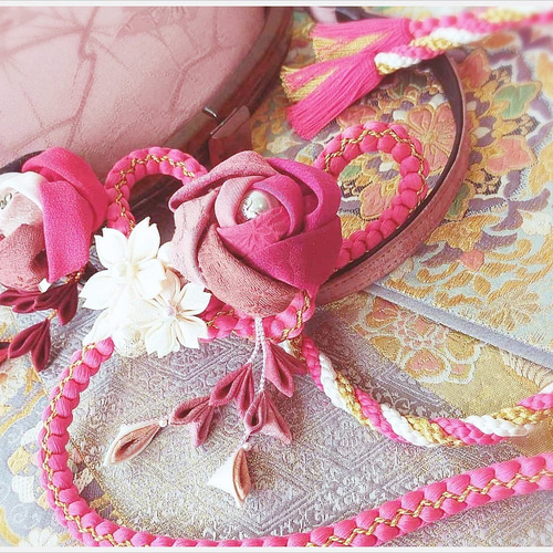 ⚜ 正絹 帯留め お花つまみ細工 / 箱入【 オーダー 】振袖、成人式、袴