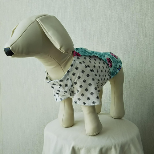 オックスプリント生地を使った小型犬サイズラグランスリーブシャツ犬服