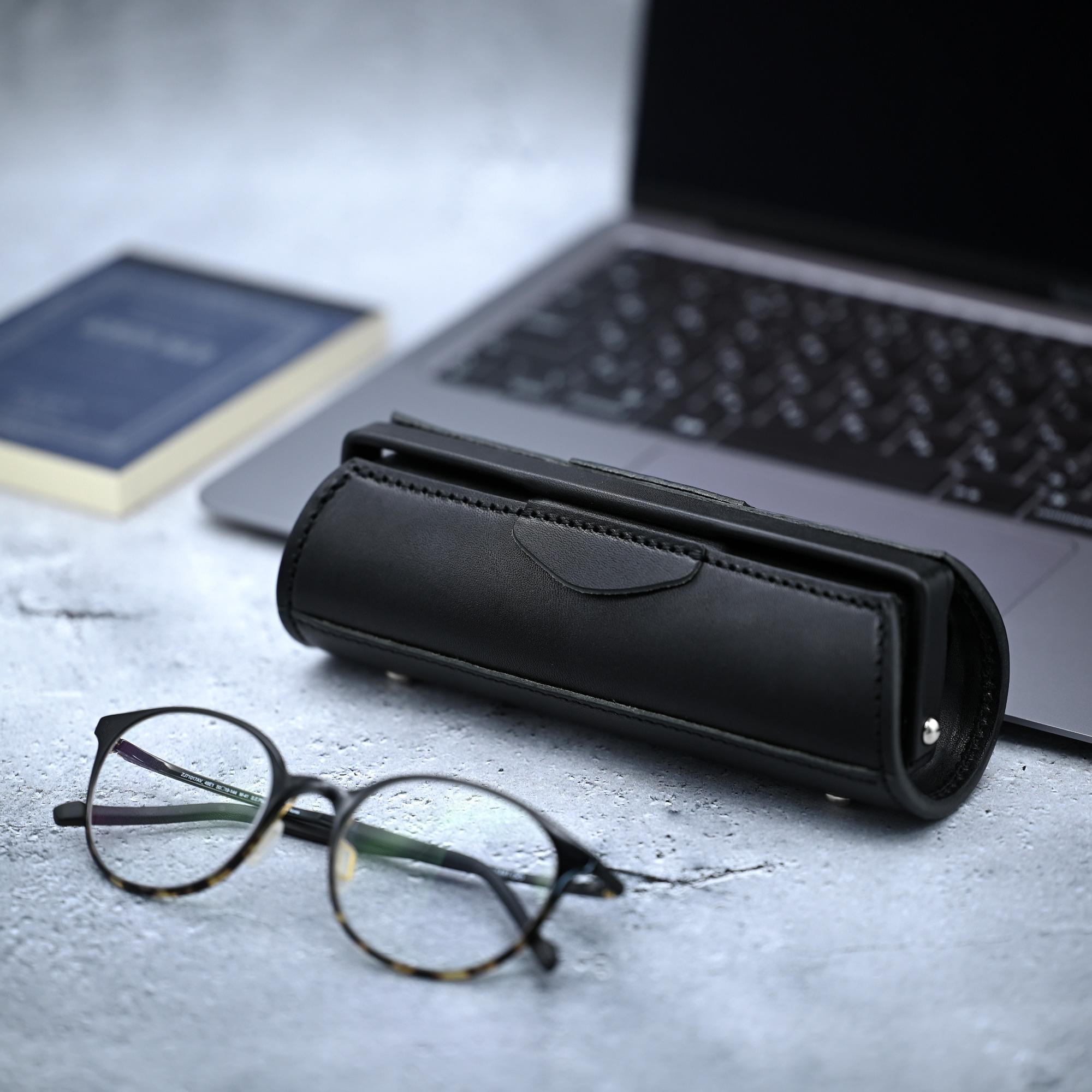 【ハードでしなやかメガネケース】　オイルヌメ革　ブラック 5,688円