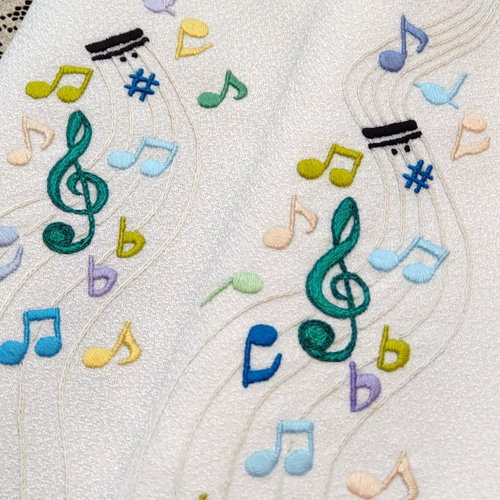 音楽デザインの着物反物 ダークパープル　小紋　ピエロ　音符 音楽デザインの着物反物 ダークパープル 小紋 ピエロ 音符 手