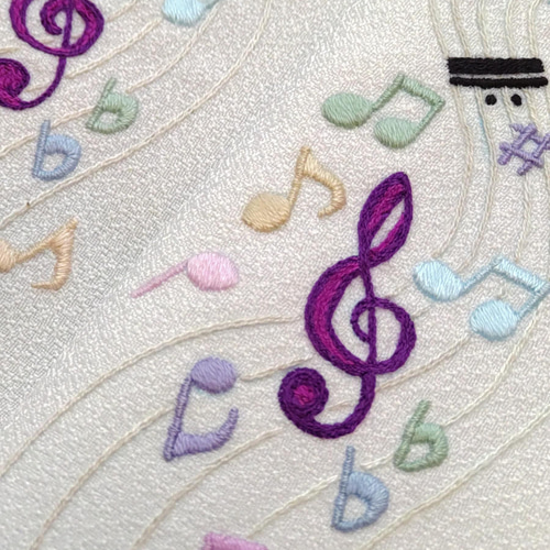 手刺繍半襟 カラフル 踊る五線譜☆踊る音符達 縦柄 紫系 和装小物（帯