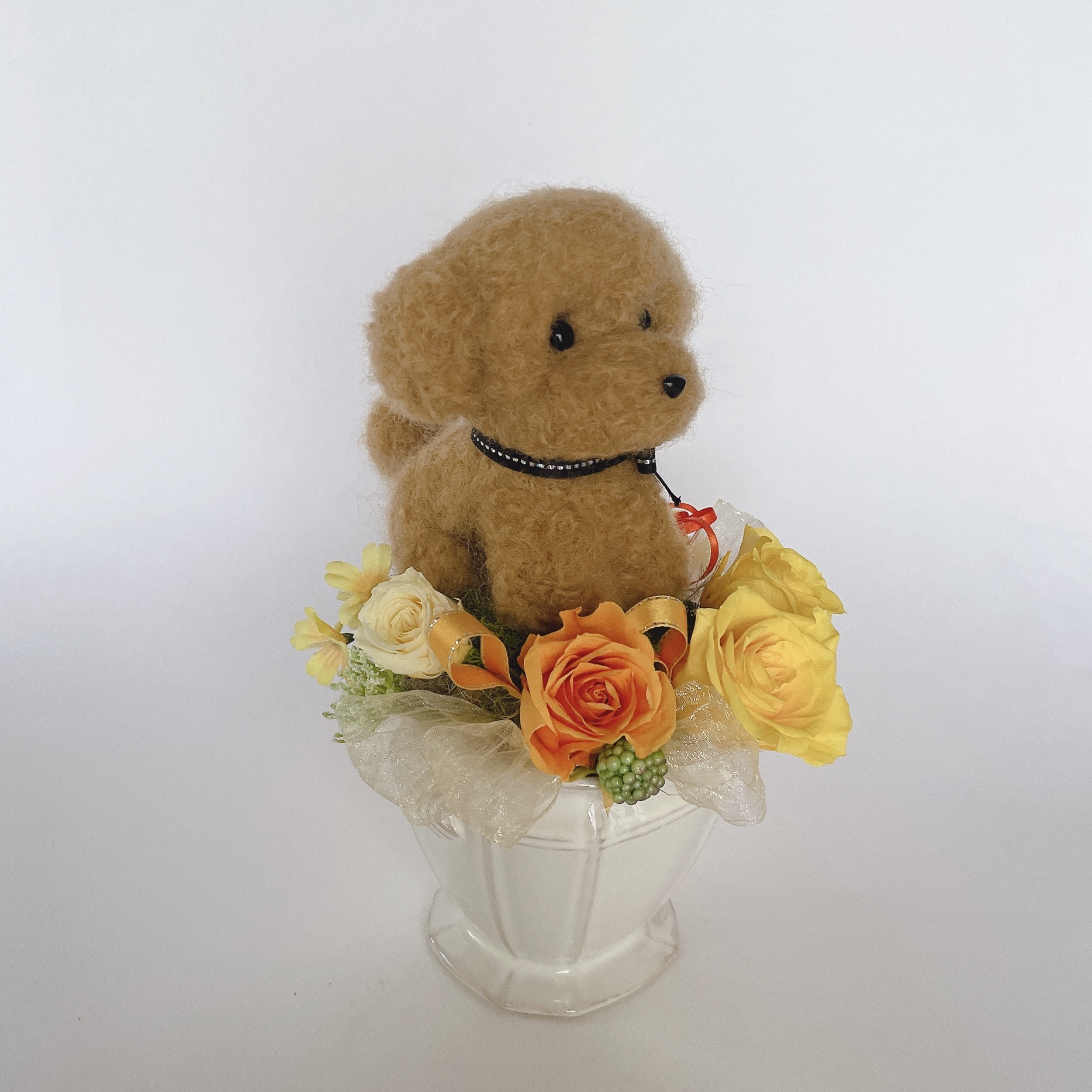 トイプードル（レッド）のプリザーブドフラワーアレンジメント（イエロー）　犬　花　母の日