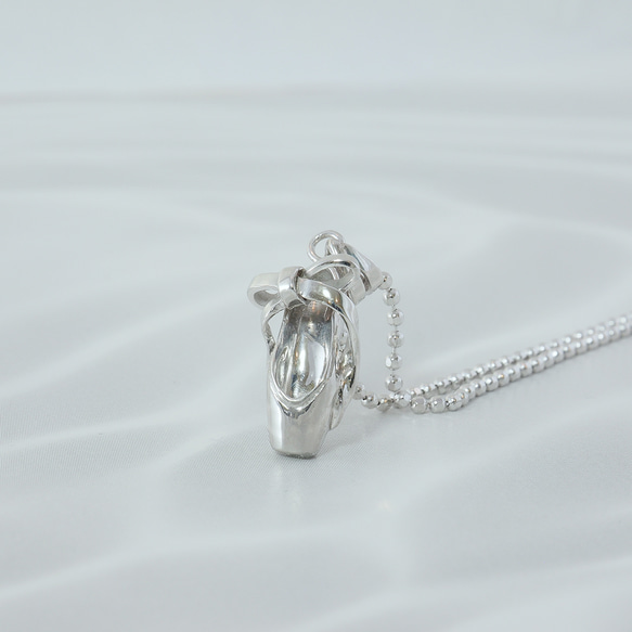 トゥシューズのネックレス「リボン」Silver 925製  バレエ　トウシューズシルバーペンダント　発表会プレゼントに 2枚目の画像