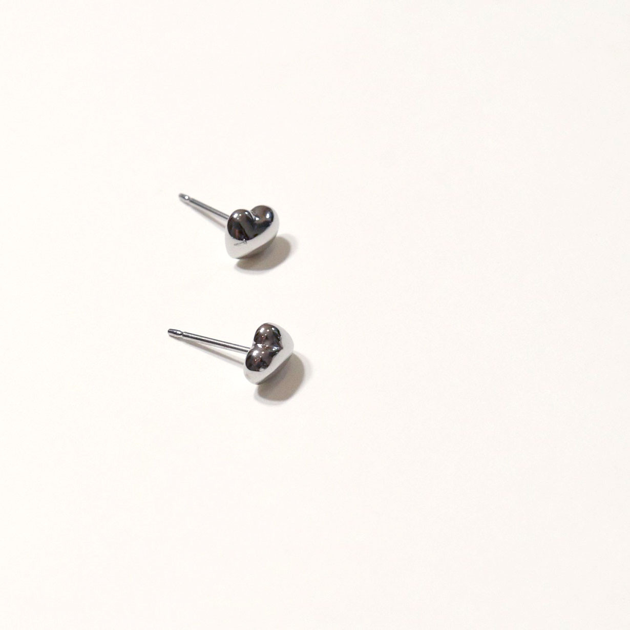 さりげなくラッキーモチーフを取り入れて〜ステンレスハートピアス〜