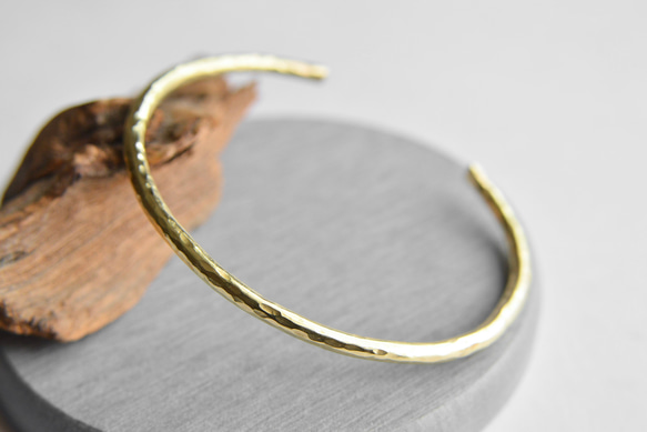 槌目バングルφ3㎜ 真鍮 ゴールドブラス 1枚目の画像