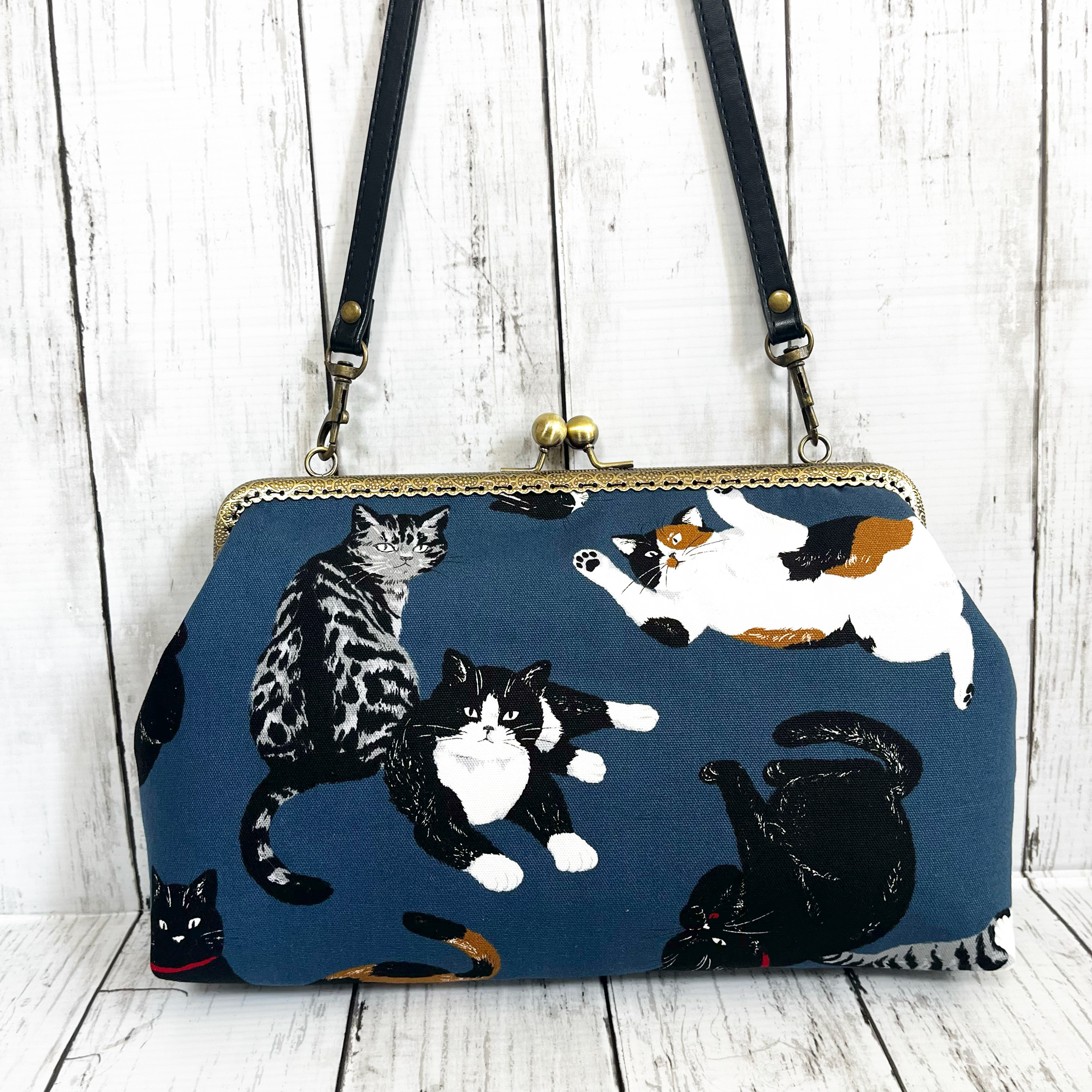 猫柄 がま口バッグ ショルダー紐付き ハンドメイド ショルダー