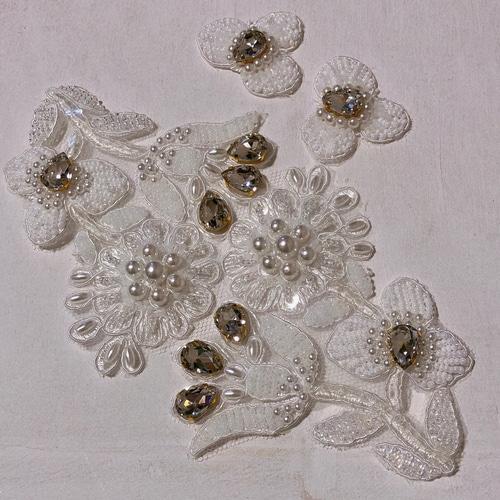 ビーズ刺繍が豪華なヘッドドレス 3点セット 結婚式 白無垢 ビーズ刺繍が豪華なヘッドドレス 3点セット 結婚式 白無垢