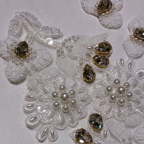 ビーズ刺繍が豪華なヘッドドレス 3点セット 結婚式 白無垢 ビーズ刺繍が豪華なヘッドドレス 3点セット 結婚式 白無垢