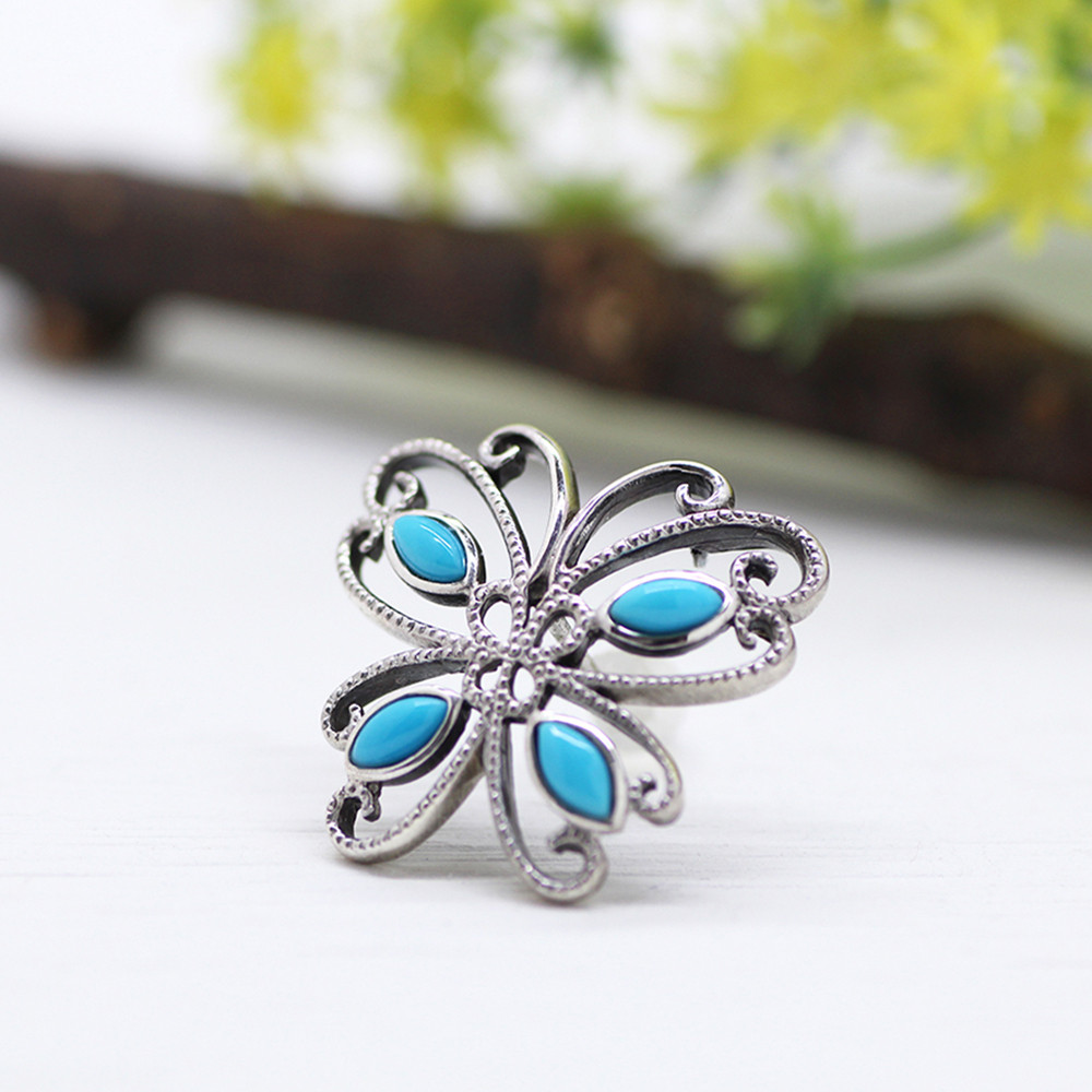 蝶のシルバーブローチ（ピンバッジ）