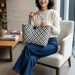 ppバンドの かごバッグ ～Mサイズ～ black × white 花柄 トートバッグ