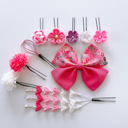つまみ細工の髪飾り【ちりめんリボンとピンク系のお花】成人式 振袖