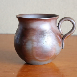 備前焼の丸いかわいいコーヒーカップ（渋め） 1枚目の画像