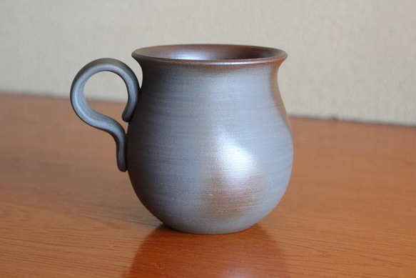 備前焼の丸いかわいいコーヒーカップ（渋め） 2枚目の画像