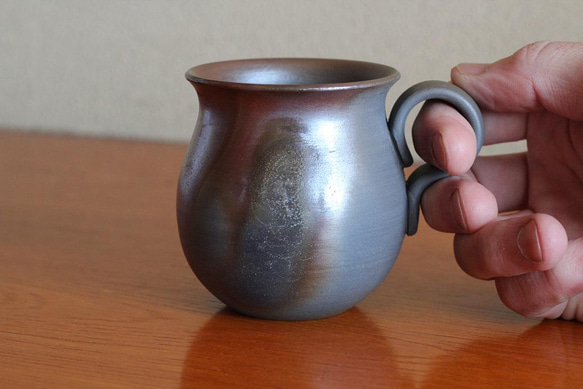 備前焼の丸いかわいいコーヒーカップ（渋め） 4枚目の画像