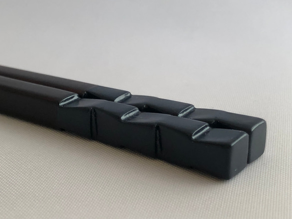 箸　市松　勝色×溜塗（長さ23㎝） 5枚目の画像