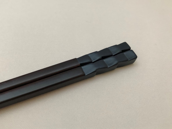 箸　市松　勝色×溜塗（長さ23㎝） 2枚目の画像