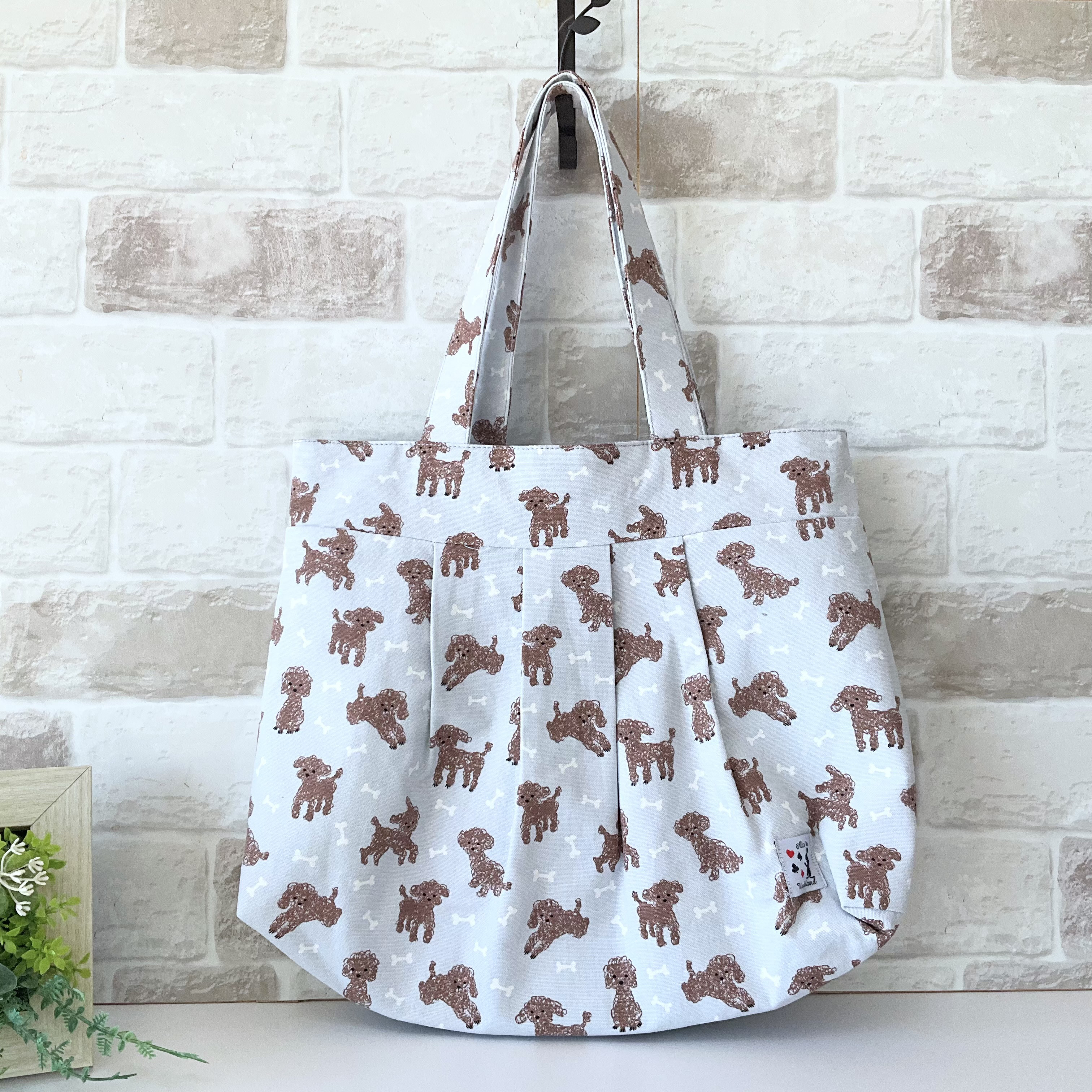 <ラスト1点>【ファスナー付きMサイズ】プードル柄　グラニーバッグ　 ＜通勤バッグにオススメサイズ！＞