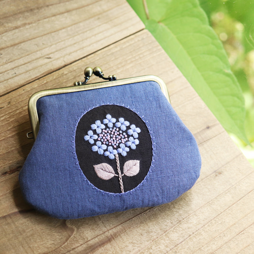 パンジーのがま口ポーチ手刺繍ハンドメイド