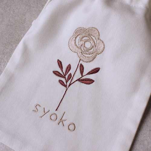 巾着袋】【名入れ】オーダー 名前 刺繍 巾着 イニシャル 白 花