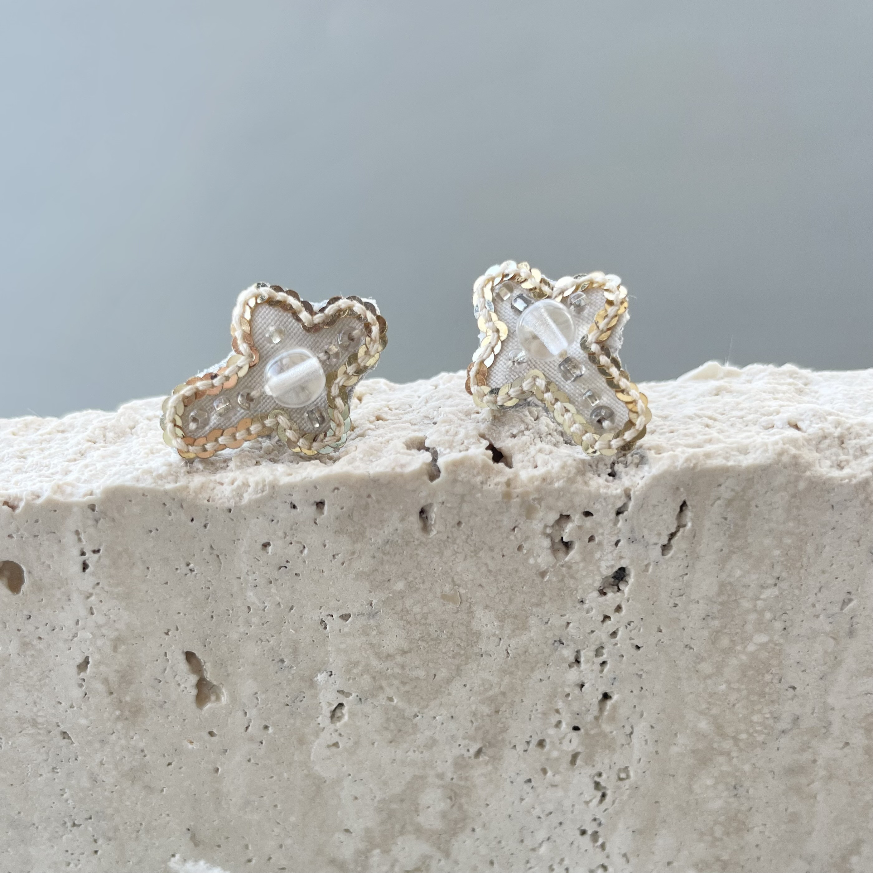 embroidery cross （S） 小さなクロス（十字架）のピアス、イヤリング