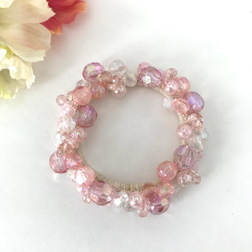 シュシュ  ヘアゴム  ビーズ  カラフル 桜色 の ビーズボール ビジュー クロッシェ シュシュ ピンク ヘアゴム