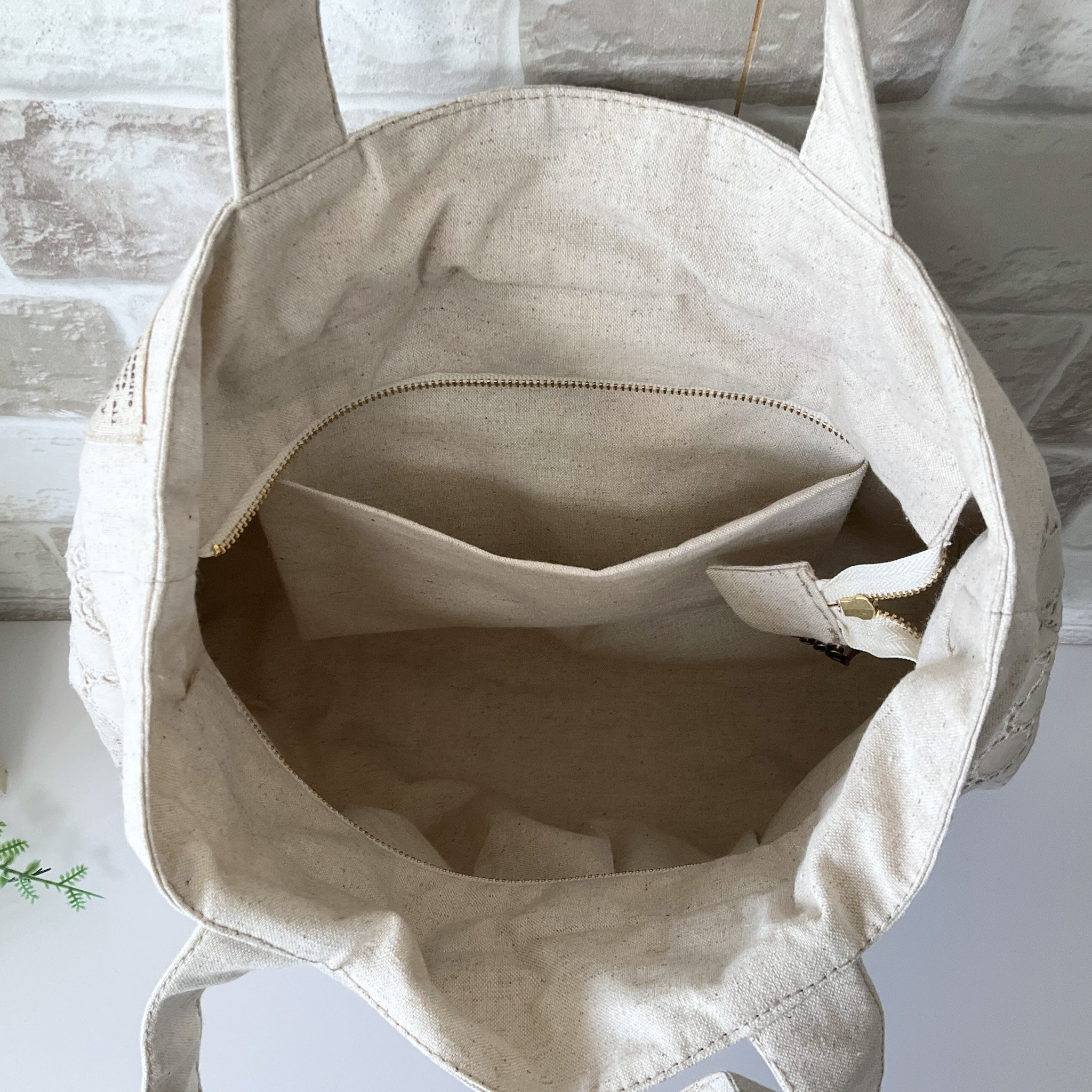 【ファスナー付きMサイズ】サークル柄レース　綿麻グラニーバッグ　生成り ＜通勤バッグにオススメサイズ！＞