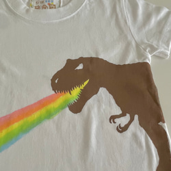 受注制作　kidsTシャツ「ティラノサウルス　レインボー」100cm~140対応 2枚目の画像
