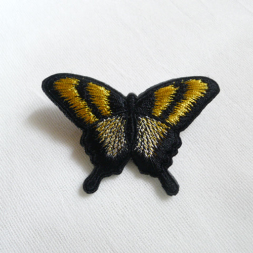 木製蝶々標本ブローチ【アロッティトリバネアゲハ】Ornithoptera 木製蝶々標本ブローチ【アロッティトリバネアゲハ】Ornithoptera