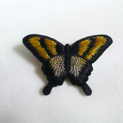 黒地に金銀糸アゲハ蝶刺繍ブローチ ブローチ まちゃぷ 通販