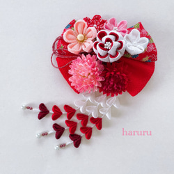 つまみ細工の髪飾り【ちりめんのリボンと赤系のお花】成人式 振袖 卒業