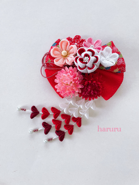 つまみ細工の髪飾り【ちりめんのリボンと赤系のお花】成人式