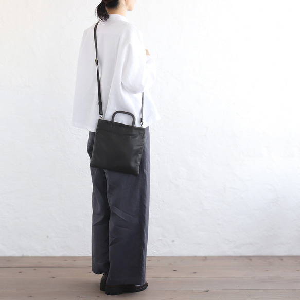大人気！大人のサコッシュ2wayレザーショルダーバッグ 長財布も入る Square/L 旅行に（ブラック）. 5枚目の画像