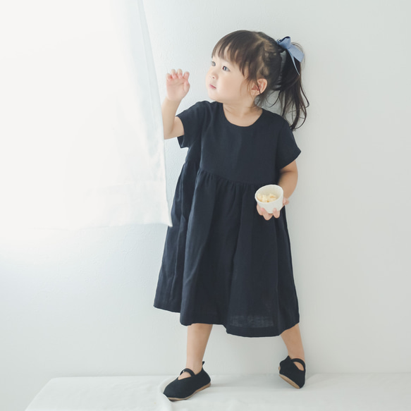 ゆったりめ/ダブルガーゼのフード付きワンピース/ブラック×小花柄 cof8121-1.jpg