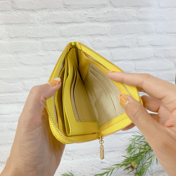 薄くて軽いコンパクトな財布 10枚カードポケット シュリンク クリームイエロー　ミモザ squeeze 3枚目の画像