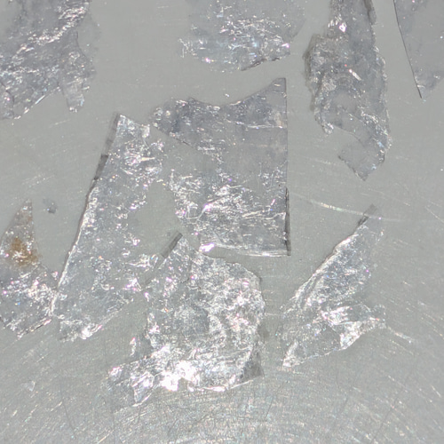 この透明なものは石です/雲母の薄片/t569/9323020 250502t 天然石