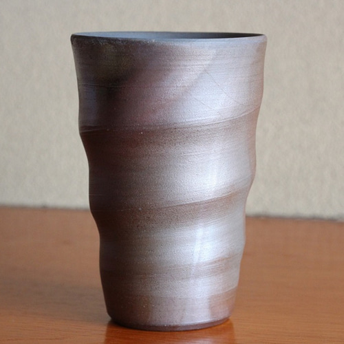 ビールにピッタリ】備前焼のビアグラス（ロクロ目、渋め） ビアグラス