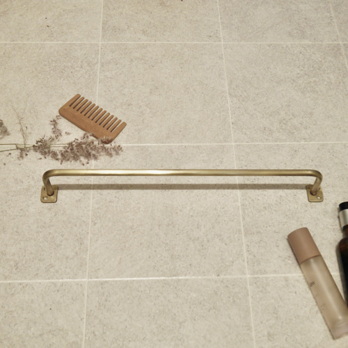 日本製】真鍮 タオルハンガー W600 おしゃれ アンティーク タオル掛け バスルーム 洗面所 壁 バスタオル ハンガー バー ホルダー Wyazziv真鍮製壁掛けタオルバー アンティークブロンズ仕上げで雰囲気あり パンチなし設計で簡単設置 壁掛けタオルラックとして機能