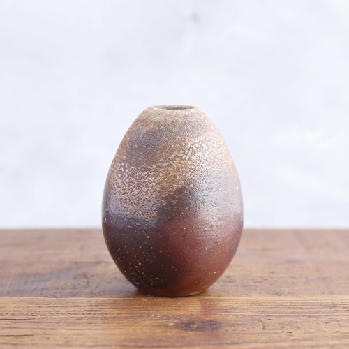 備前焼 たまご形の一輪挿し【A】 【陶器・花器・花入れ・フラワー