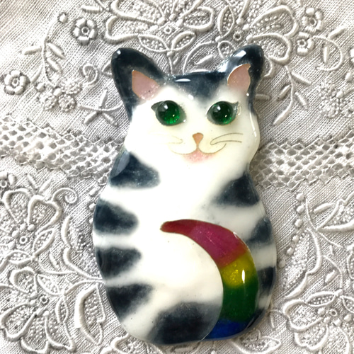手作り七宝焼き お座り猫のブローチ ネコ ねこ 銀線と銀箔 銀張有線 
